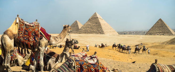 Döbbenetes repülőszörny jelent meg a gízai piramisok felett, az évezred egyik legjobb fotója készült el