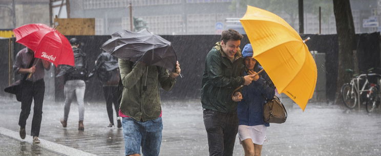 Vízszintesen esett az eső Kalocsán, brutális dolog történt az ország közepén
