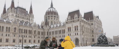 3 vármegyébe is intenzív havazás érkezik, azonnal kifehéredett az ország térképe, a meteorológusok tanácstalanok