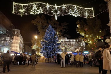 Botrány a budapesti karácsonyi vásáron, soha nem látott áron kínálnak egy filléres terméket