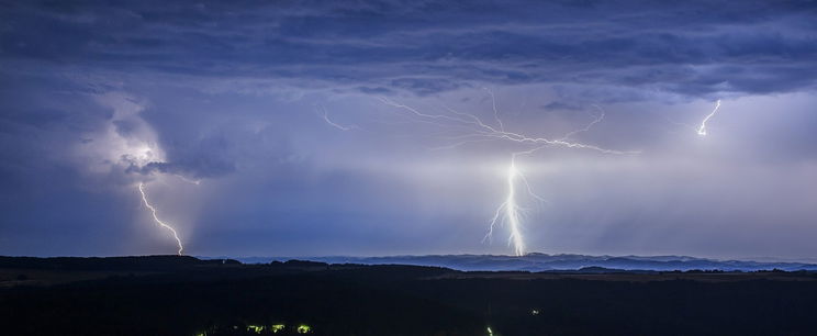 40 mm eső csap le 11 vármegyére, durva hatása lesz az érkező ciklonnak, káosz Magyarország térképén - Időjárás-előrejelzés