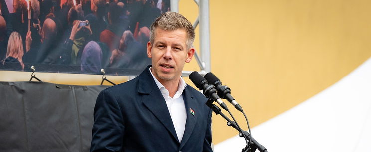 Ritkán posztol fociról Magyar Péter, de éppen az ír-magyarról brutálisat mondott