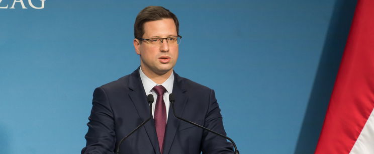 Gulyás Gergely hirtelen megakasztotta a Kormányinfó élő adását, az év legkeményebb szópárbaja bontakozott ki