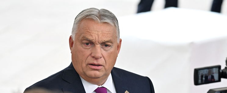 Ezt kérdezte Szabó Zsófi a színfalak mögött Orbán Viktortól, ez mind kimaradt az élő közvetítésből, hírességek sora várta a miniszterelnököt Nyíregyházán