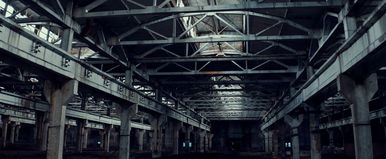 A magyar urbexes bekukucskált, a 120 éves gyár falain olyan feliratok vannak, amitől azonnal kiráz a hideg