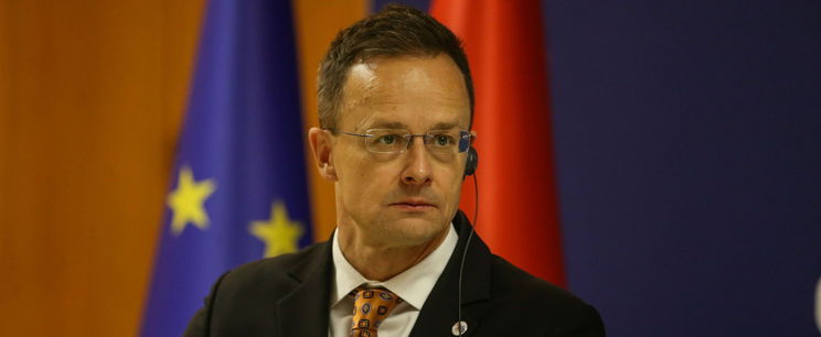 Szijjártó váratlanul megszakította az interjút a tévében, ezzel a mondattal vágott közbe