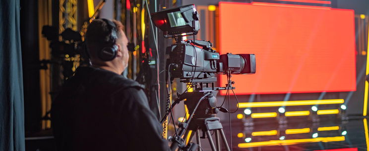 Iszonyatos baki a köztévében, sikítás a stúdióban, megszakította a műsort egy kellemetlen jelenet