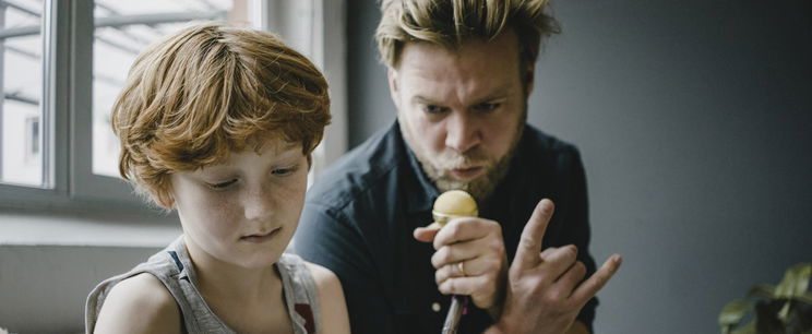 A gyerek csak belépett apja munkahelyére, ami ott történt, arra senki nem volt felkészülve