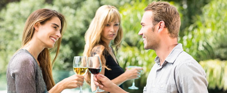 A lány olyat tett, miután a legjobb barátnője rámászott a barátjára, amire senki nem volt felkészülve