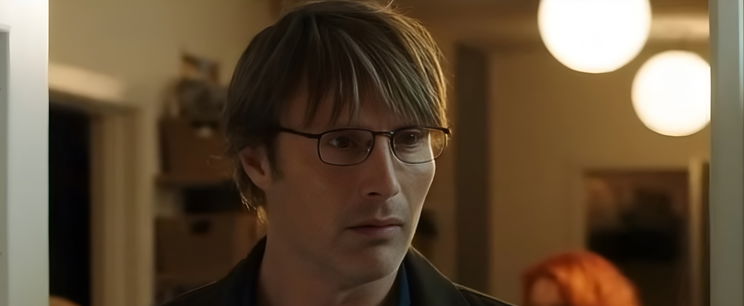 Mads Mikkelsen játéka után nehéz megszólalni, fél millió értékelésből 8.3 pontszámmal ránt a képernyő elé