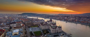 Döbbenetes dolog jelent meg Budapest felett az égen, hirtelen világos lett az éjszaka közepén