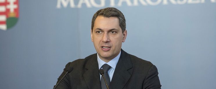 Így néz ki Lázár János gyönyörű felesége, tízezrek kattintottak azonnal, hogy lássák, amikor megjelent a kép a politikus oldalán