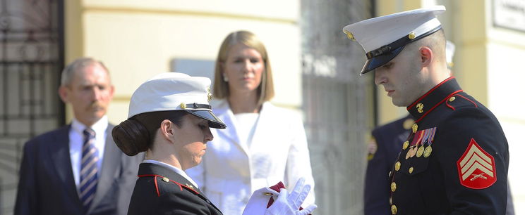 Amerikai katonák jelentek meg a Parlament előtt Budapesten, olyat tettek, amire még nem volt példa