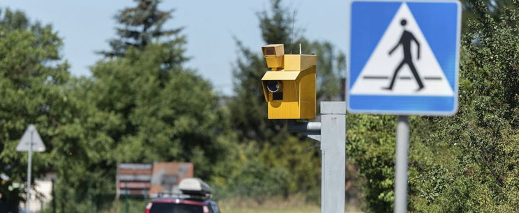 Megdöbbentő felirat jelent meg a traffipaxon, az autósok nem hittek a szemüknek