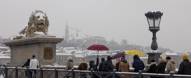 Hózáporok érkeznek, reggel több vármegyénk is behavazódhat, fehéredőben a Kárpát-medence térképe - Időjárás-előrejelzés