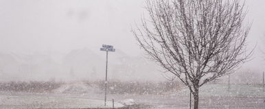 Számítsunk hóra, jön a front, hatalmas viharok tombolnak, diónagyságú jégdarabok esnek Magyarország területére, teljesen megőrült az időjárás