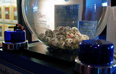 Ezek a szilveszteri Szuperlottó nyerőszámai, minden idők legnagyobb lottónyereménye járt érte