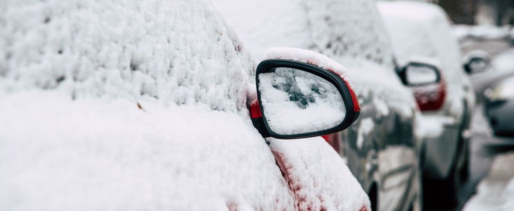 Zseniálisnak tűnnek ezek a téli autós praktikák, a valóságban viszont drágán fizethetsz értük, az egyikkel szabályt is szegsz