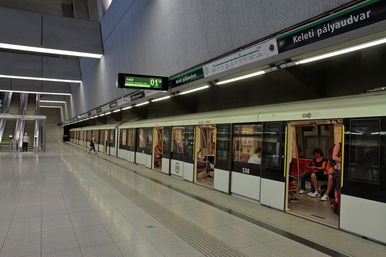 Kőkemény jelenetek a fővárosi metróban, afrikai férfi műsora sokkolta az utazóközönséget