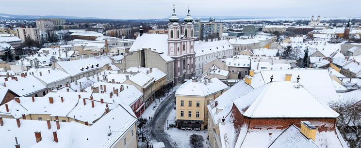 Káosz a hazai boltokban, üresek a polcok, minden magyar egyetlen terméket keres
