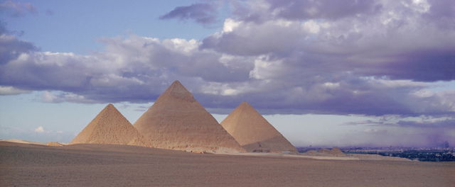 Ők építették a piramisokat, életre keltették az egyiküket, az arca valami egészen döbbenetes