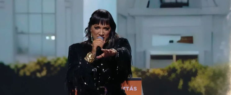 Tóth Gabi óriásit bakizott a Fidesz Kongresszuson, utólag derült ki, hogy valami nagyon félrement a színpadon