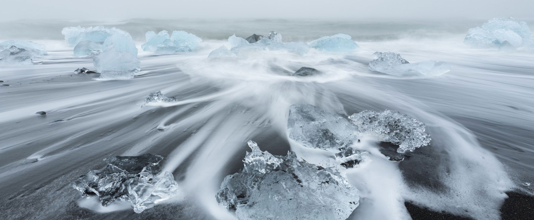 A NASA mutatott űrfelvételt a Balaton befagyásáról, ilyet még nem láttál sosem