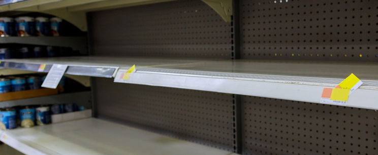 Újabb termék tűnt el a boltokból, már a benzinkutakon sem kapni, pedig létszükség a fagyos időben