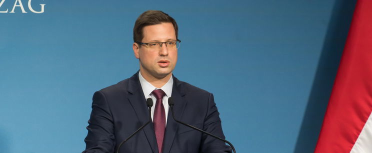Óriási szópárbaj szakította meg a Kormányinfót, Gulyás Gergely egyetlen mondattal véget vetett neki, itt a videó, így zárta a választ a politikus