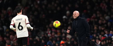 Szoboszlai edzője egyetlen szóval reagált, a közmédia magyar riportere kiakasztotta Arne Slotot 