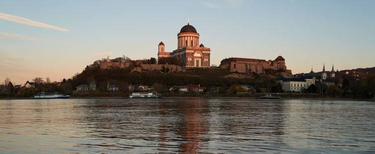 Iszonyatos dolog úszott a Dunán, Esztergomnál fotózták le
