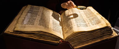 Ez Adolf Hitler igazi neve, bele fog törni a nyelved annyira más