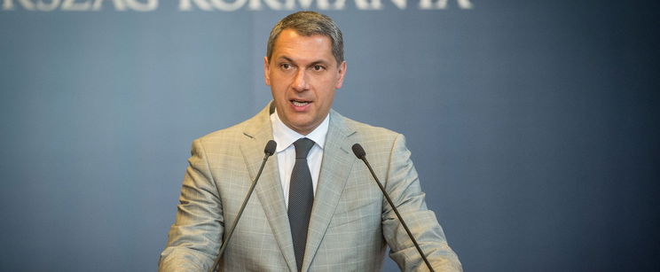 Lázár János élő adásban kritizálta a MÁV-ot, megfagyott a hangulat a teremben