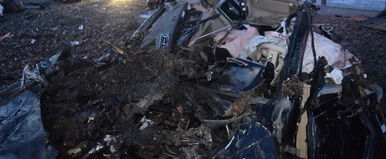 Darabokra szakadt a luxusautó, miután a magyar híresség fának csapódott, nem lehetett már megmenteni