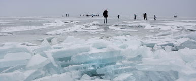Olyan dolog történt a Balaton jegén, amiről az egész világ beszélni fog, hihetetlen felvételek érkeztek