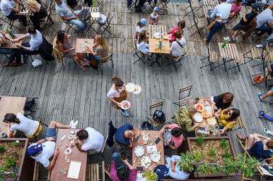 70 ezres számlát kapott vendég az étteremben, ezután úgy megalázta a pincér, ahogy életében még senki