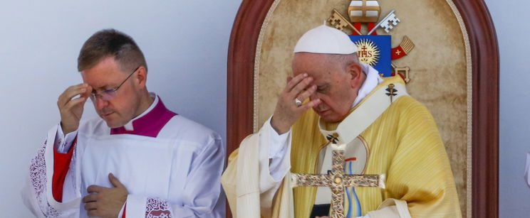 Levetették egy magyar mondatot a pápa hátáról, az ok teljesen felháborító