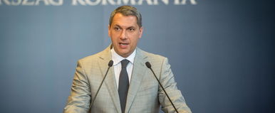 Elszabadultak az indulatok Lázár János tájékoztatóján, kiszivárgott, miből fizetik valójában a Lázárinfó stábját és felszerelését