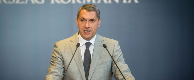 Elszabadultak az indulatok Lázár János tájékoztatóján, kiszivárgott, miből fizetik valójában a Lázárinfó stábját és felszerelését