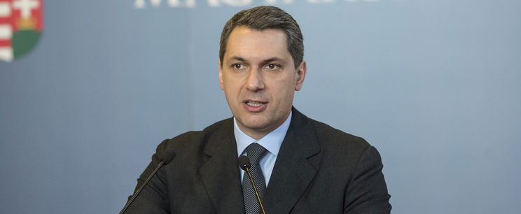 Mindenki ezt a Lázár János-tárgyat akarja megszerezni, brutális licitháború indult, röpködnek a milliók