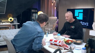 Irgalmatlanul kikelt magából Alekosz, botrányos kirohanásától még a sokat látott Hajdú Péter is zavarba jött, megszólalása sokaknál kiverte a biztosítékot