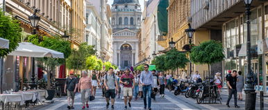 Megvan a videó, ami miatt minden magyar arca ég a pirulástól, ezért tartanak minket közröhej tárgyának külföldön