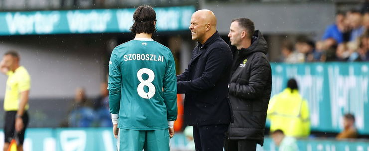 „Slotnak döntést kell hoznia” – Szoboszlaiék végre megszabadulnak a tehetetlen edzőtől Liverpoolban?
