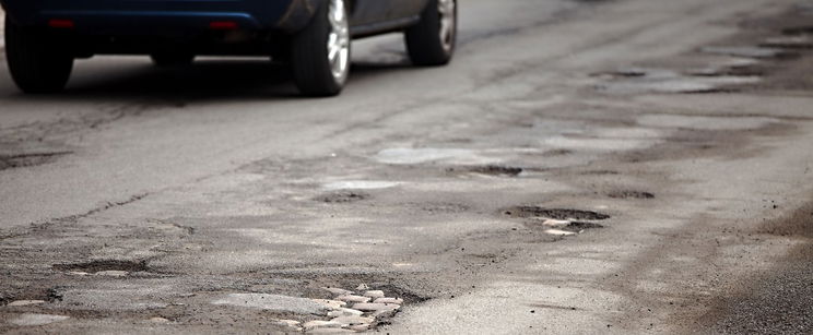 Ennyibe került a kátyúk betemetése eddig, szédítő összeget mondott a szakember, ettől nem fogsz magadhoz térni