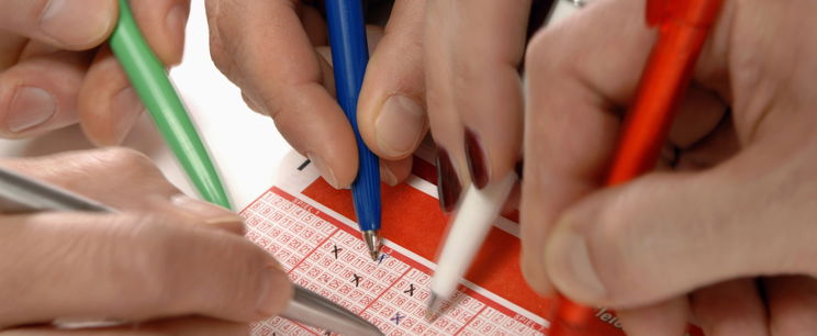 A magyarok megrohamozták a lottózókat az ötös lottó sorsolása előtt, egy dolog van a háttérben, ez lehet a nyeremény kulcsa?