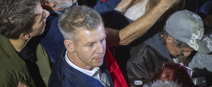 Magyar Péter megjelent egy szórakozóhelyen, aztán olyan dolog történt, ami miatt megszakadt a buli