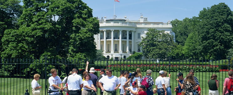 Példátlan videó terjed, a Fehér Ház előtt Magyarország nevét kiabálták, aztán jött a rendkívüli fordulat