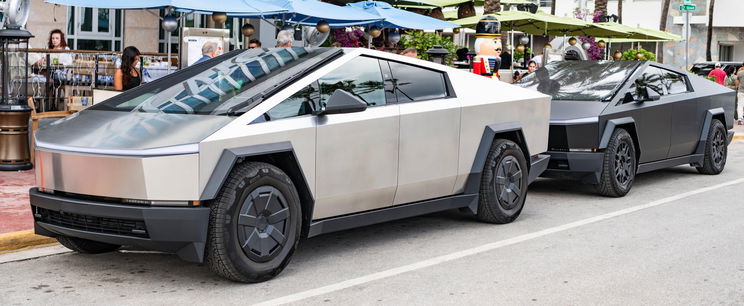 Elon Musk sírva fakadna, brutális sufnituninggal született meg a hazai Cybertruck