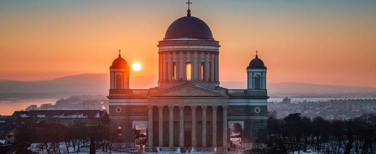 Iszonyatos, ami Esztergom felett elvágtatott az égen, még a kamera is elsötétedett, íme a felvételek a rendkívüli időjárás jelenségről