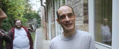 Ez a Kétfarkú Kutya Pártos Kovács Gergő eredeti végzettsége, nem semmi, milyen tudása van